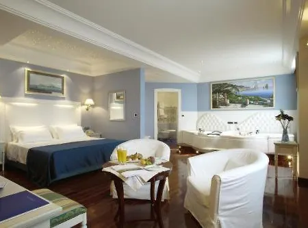 Hotel Tiberio Palace Neapel