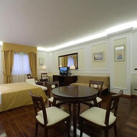 Tiberio Palace 4* Naples